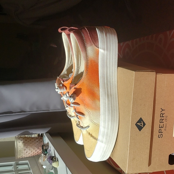 NIB Sunset crest vibe platform sneakers - Picture 10 of 15
